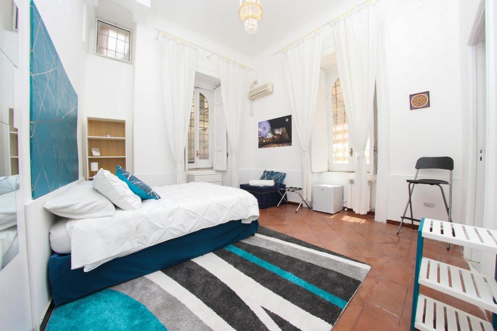 A bed or beds in a room at La Sirena a Mergellina