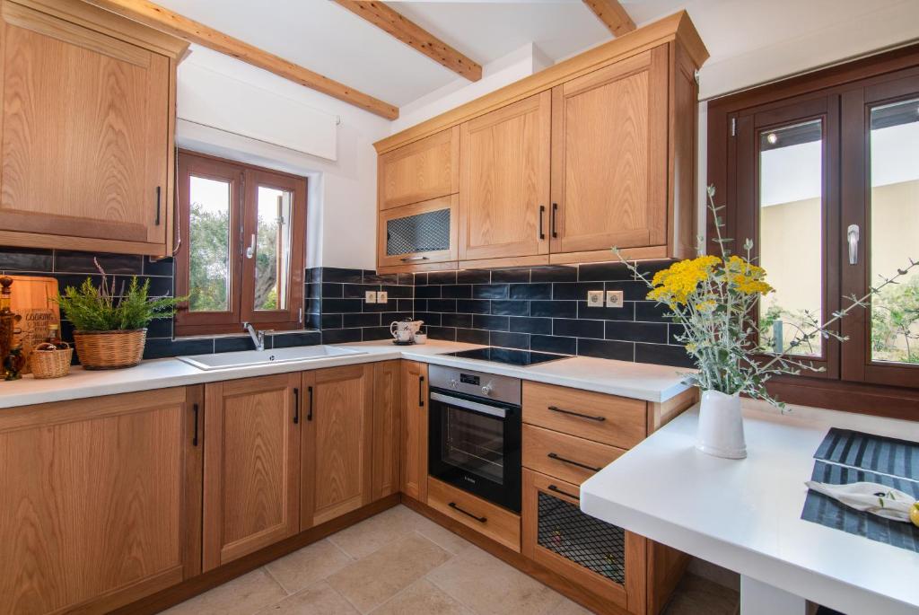 A kitchen or kitchenette at Dimoulias House
