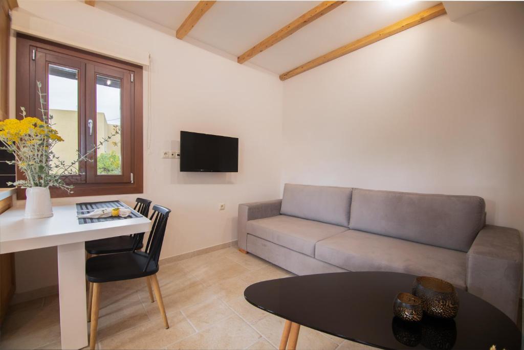 A television and/or entertainment centre at Dimoulias House