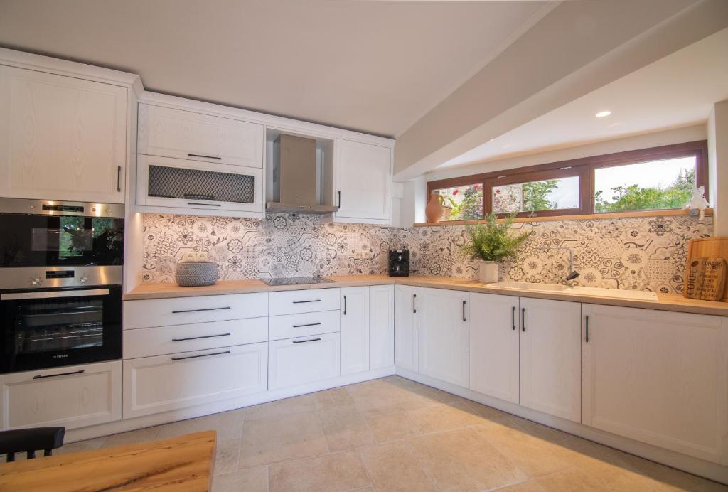 A kitchen or kitchenette at Dimoulias House