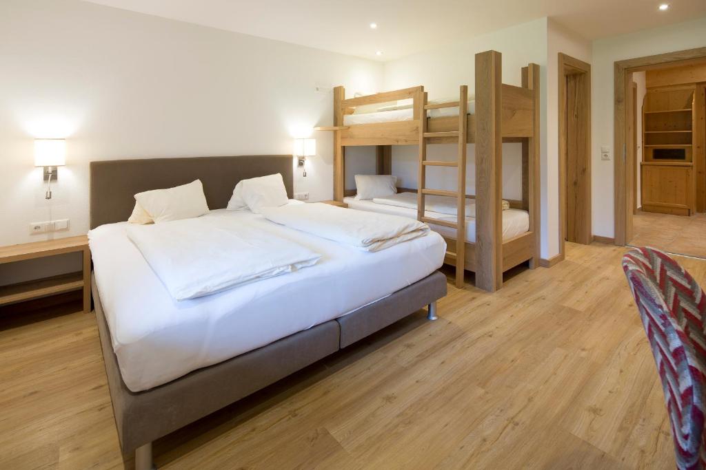 Postel nebo postele na pokoji v ubytování Hotel Gasthof Obermair