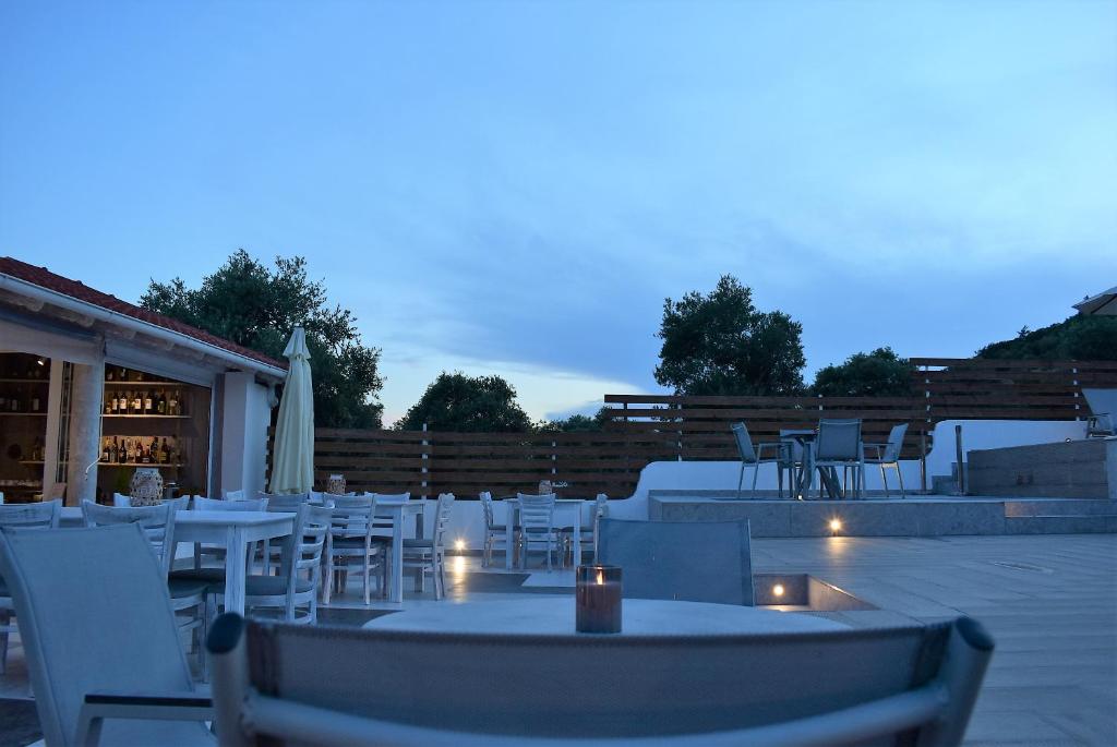 A seating area at Studios Apartments Irini Patira