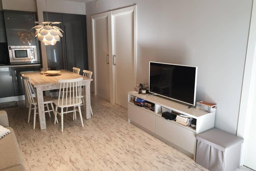 Kuchyňa alebo kuchynka v ubytovaní APARTAMENTO 1ª LINEA DE MAR CAMBRILS VILAFORTUNY