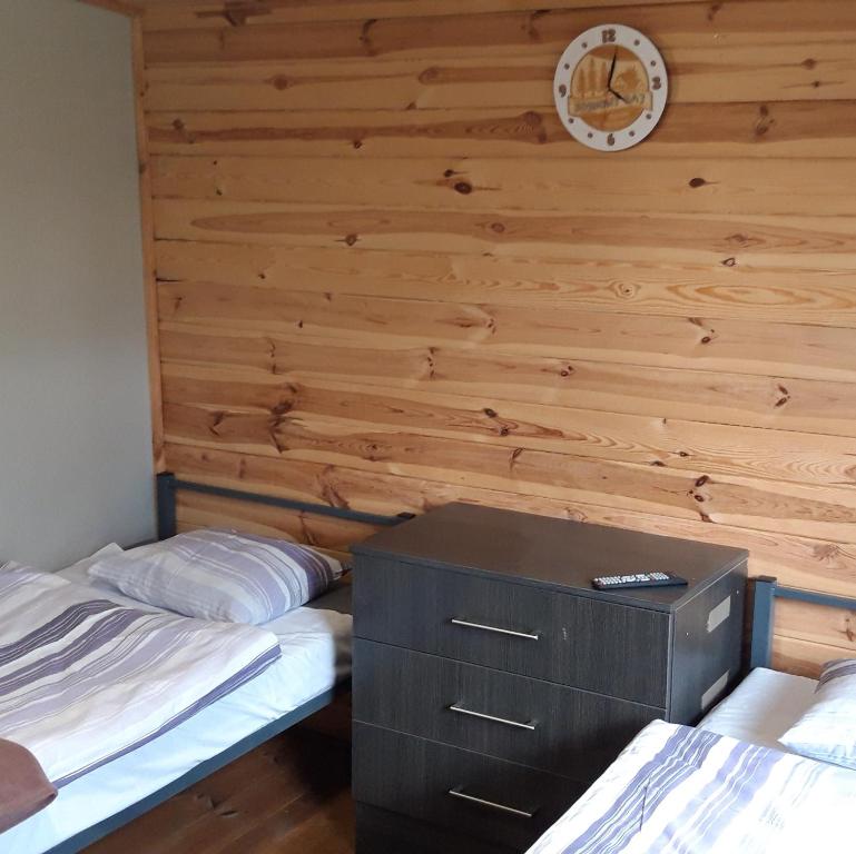 Postel nebo postele na pokoji v ubytování Sosnowy Raj - domki na Mazurach