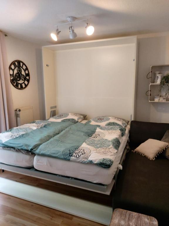 Cama ou camas em um quarto em 1 Zimmer Appartement Godenblick in Malente