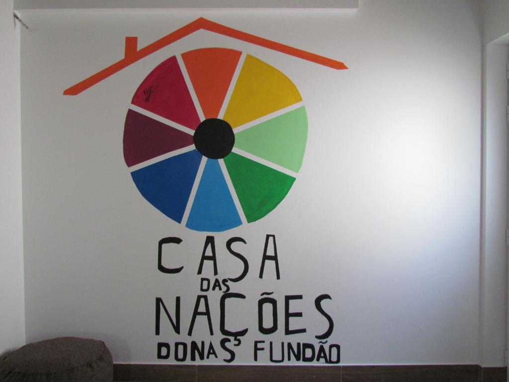 Certifikát, hodnocení, plakát nebo jiný dokument vystavený v ubytování Casa das Nações
