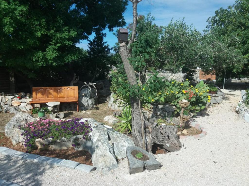 Hvar Mediterranean Ranch House外面的花园