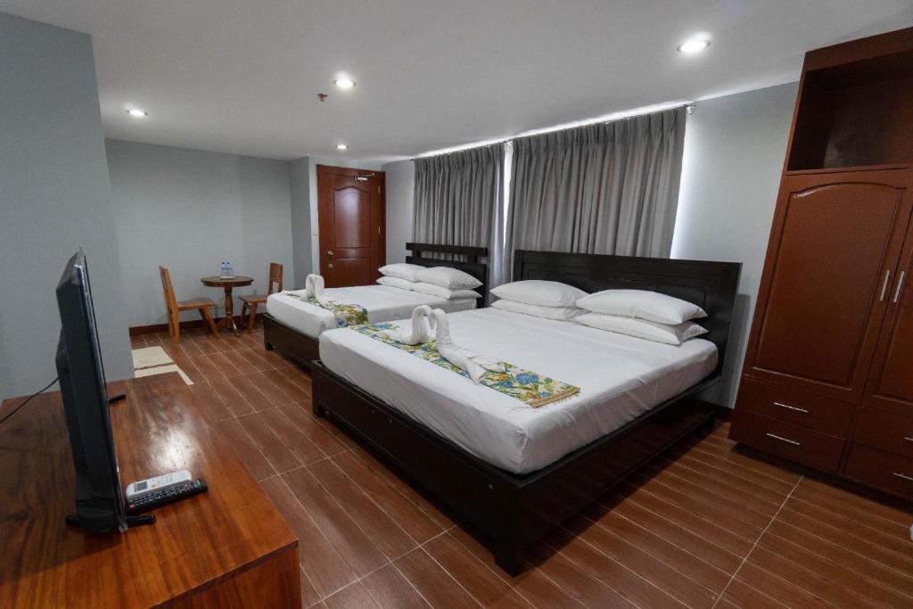 Postel nebo postele na pokoji v ubytování One Averee Bay Hotel