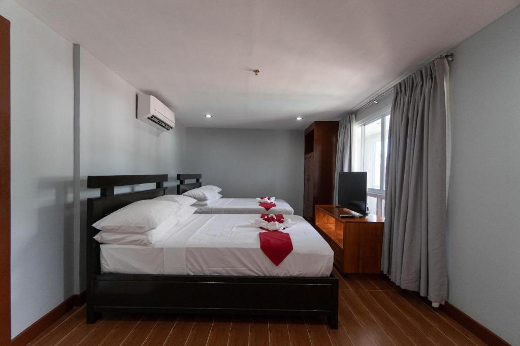 Postel nebo postele na pokoji v ubytování One Averee Bay Hotel