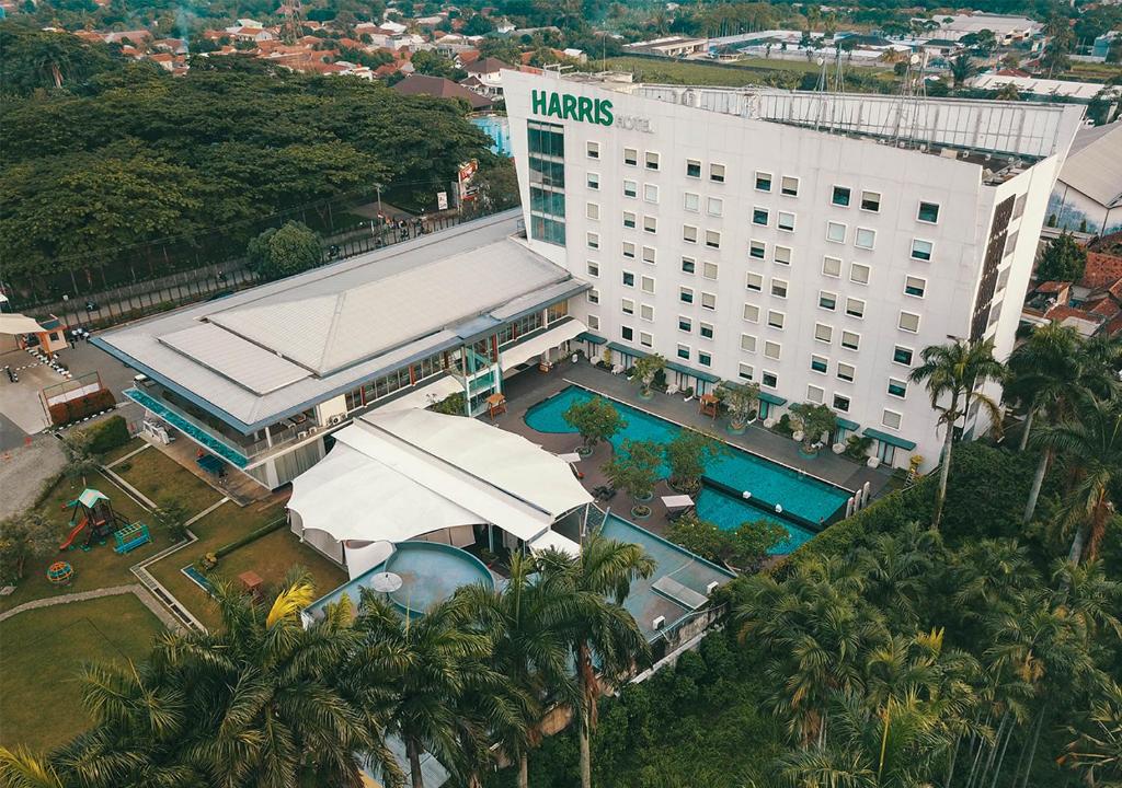 Ett flygfoto av HARRIS Hotel Sentul City Bogor