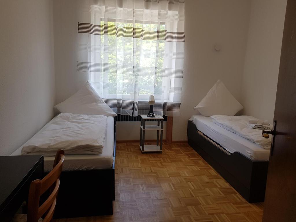 Ein Bett oder Betten in einem Zimmer der Unterkunft Landgasthaus Klosterhof