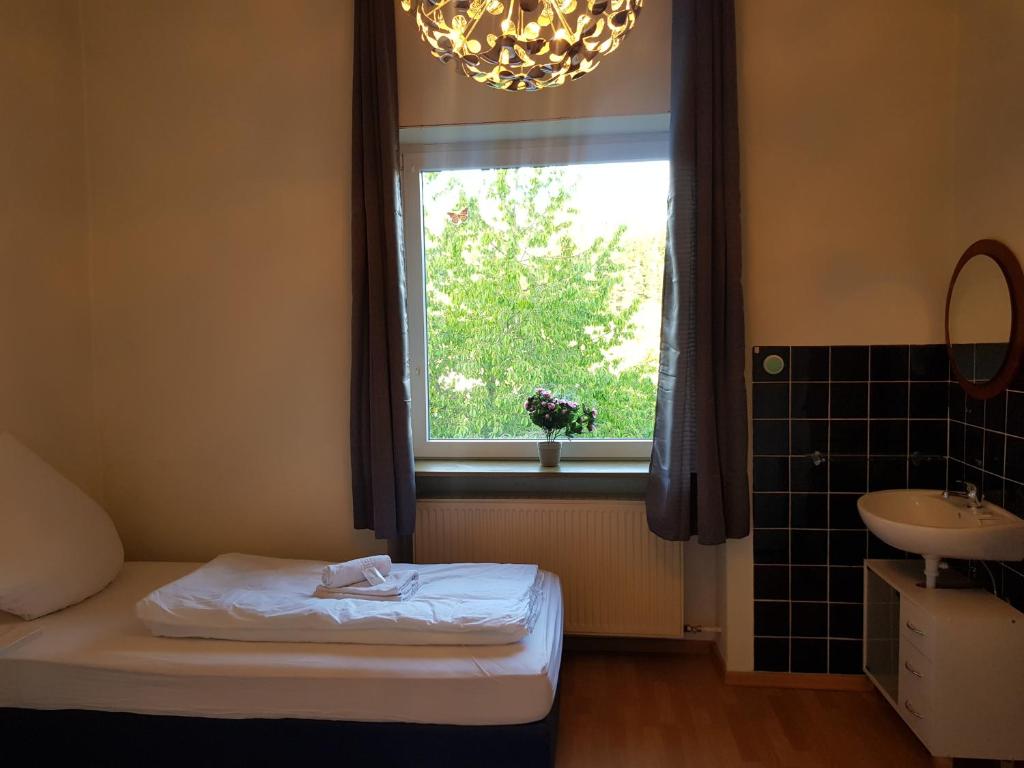 Ein Bett oder Betten in einem Zimmer der Unterkunft Landgasthaus Klosterhof