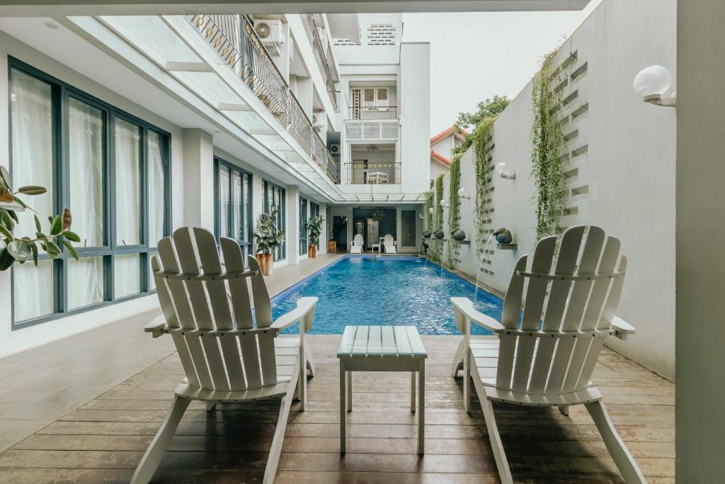 Bazén v ubytování Urbanest Inn House TB Simatupang nebo v jeho okolí