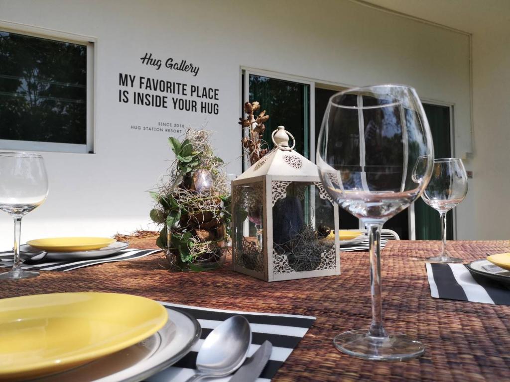 HUG STATION KHAOYAI - отзывы и видео