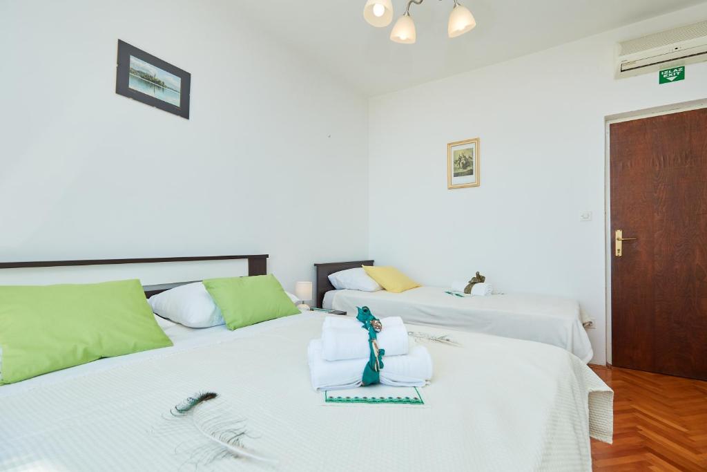 Posteľ alebo postele v izbe v ubytovaní Guest House Medzalin