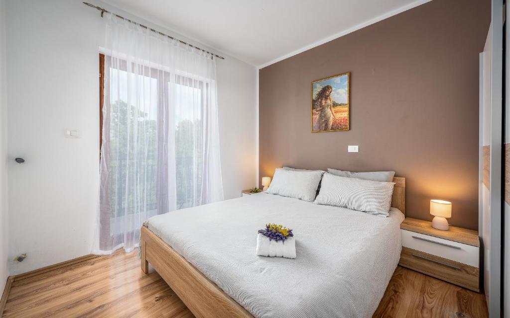 Postel nebo postele na pokoji v ubytování Apartments Drenje 294