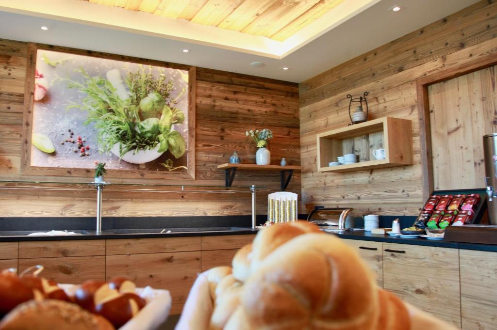 Kuchyň nebo kuchyňský kout v ubytování Hotel-Restaurant am Hochfuchs