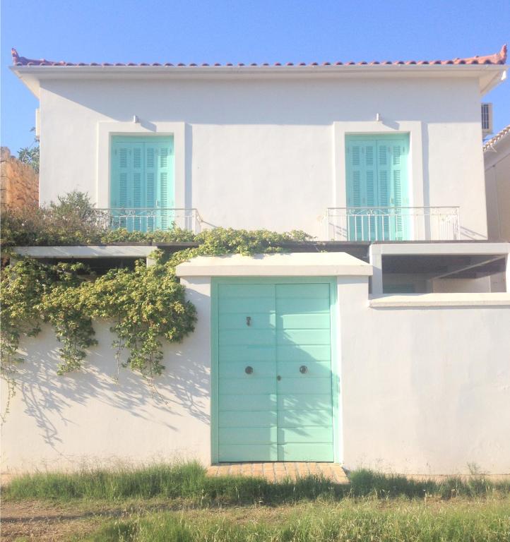 The building in which the holiday home is located