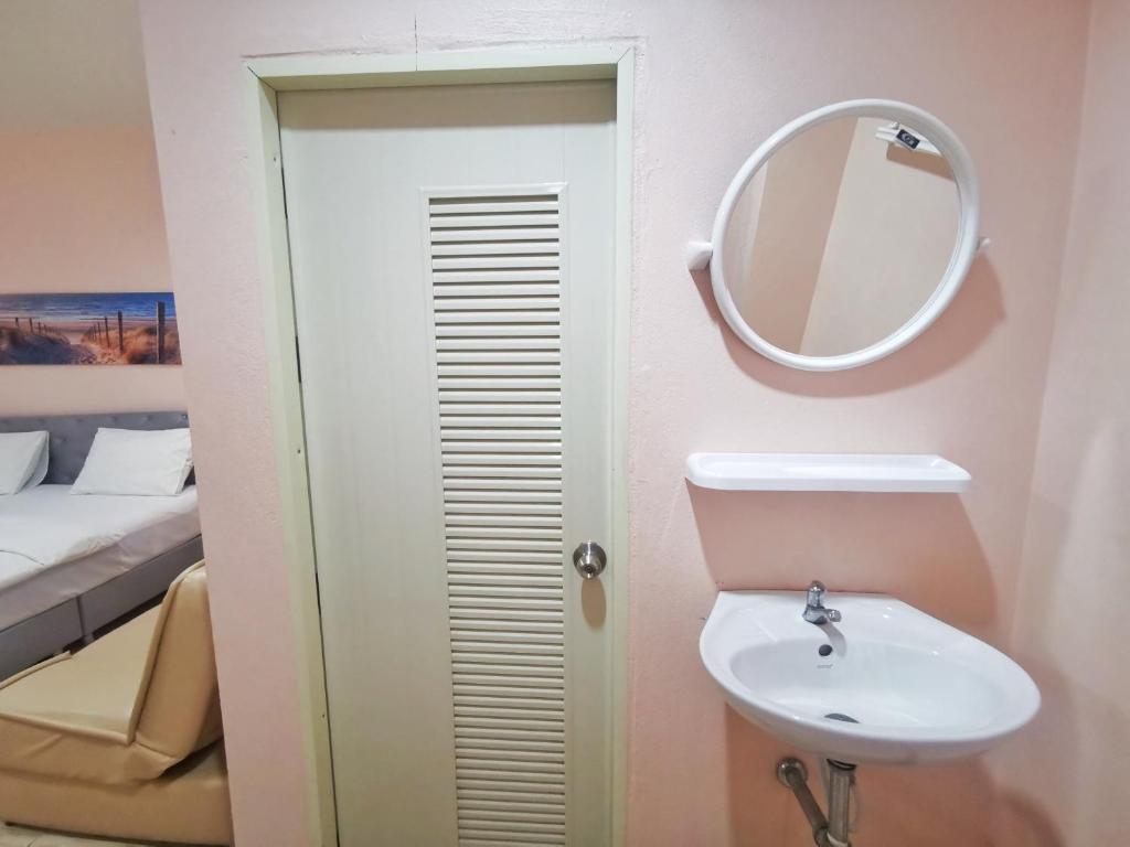 Postel nebo postele na pokoji v ubytování โรงแรมประทับใจ