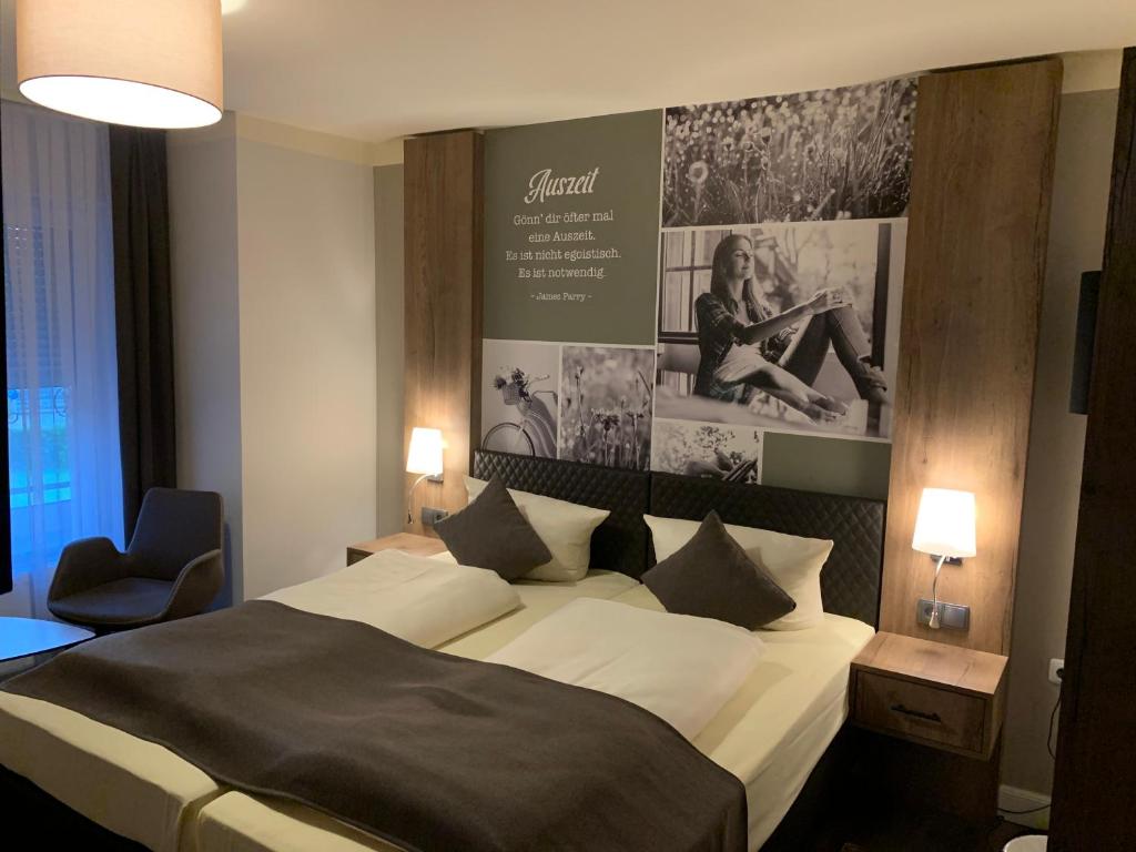 Postel nebo postele na pokoji v ubytování Hotel Bispinger Hof