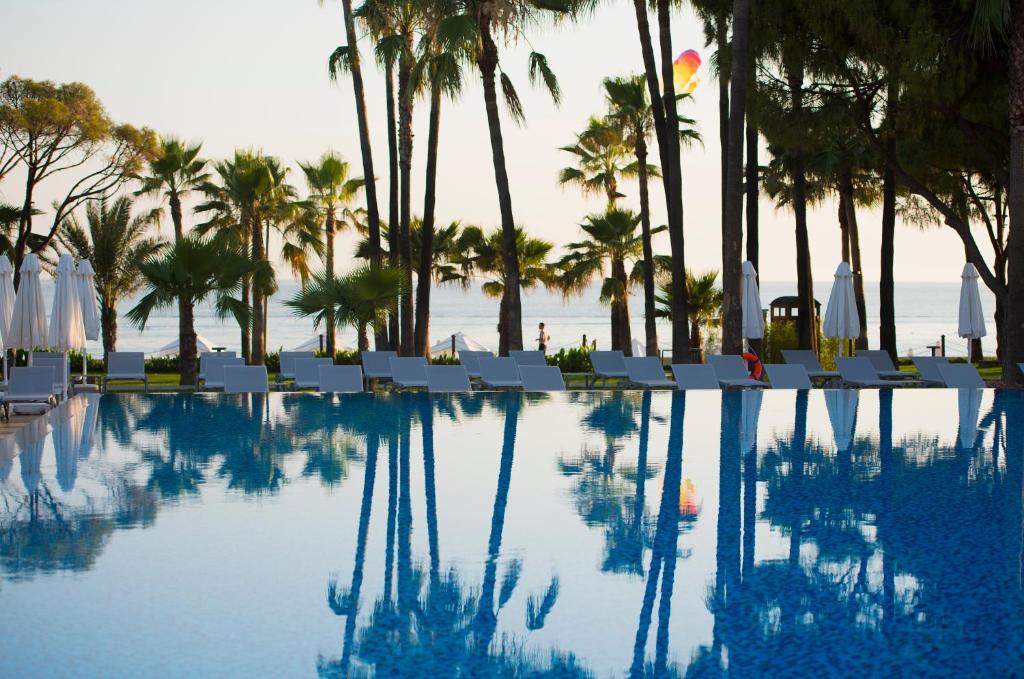 Bazén v ubytování Acanthus Cennet Barut Collection - Ultra All Inclusive nebo v jeho okolí