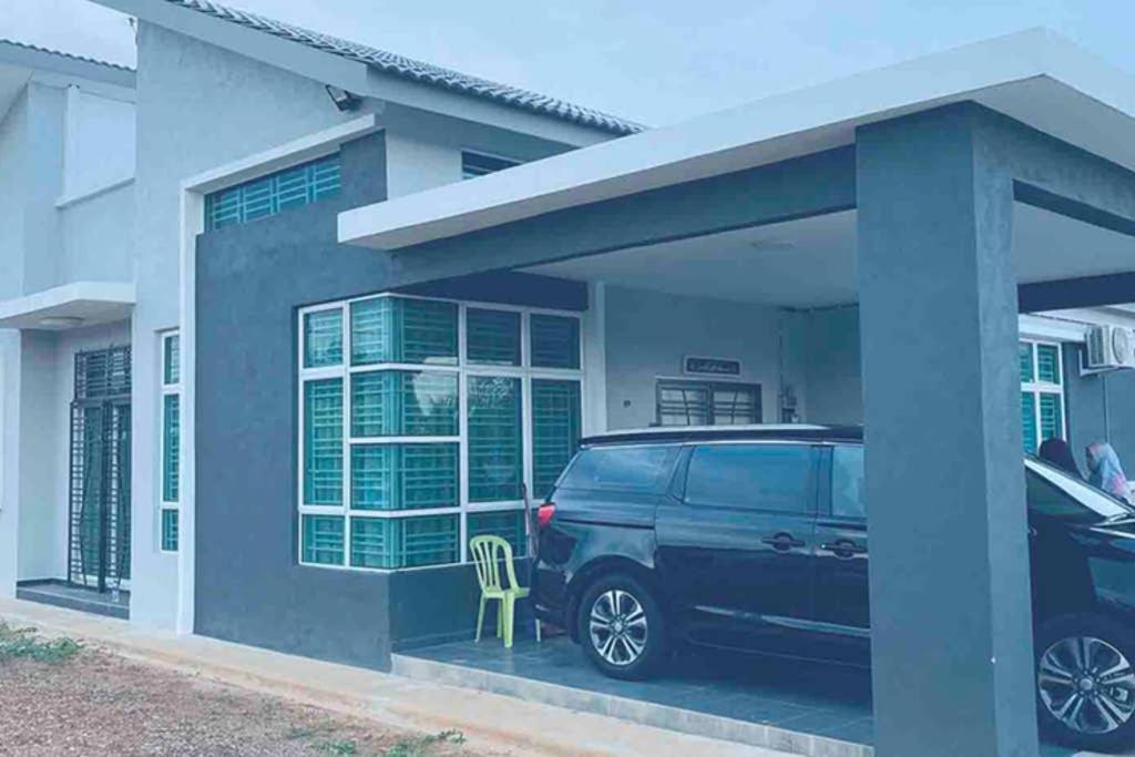a van parked in front of a house at Umbai Homestay - Wak Sidin House in Melaka
