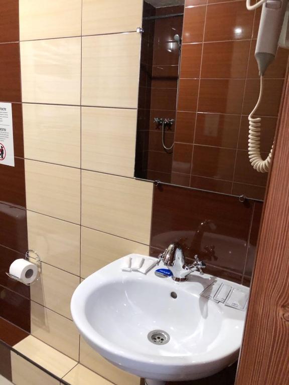 Koupelna v ubytování Kontinent Hotel