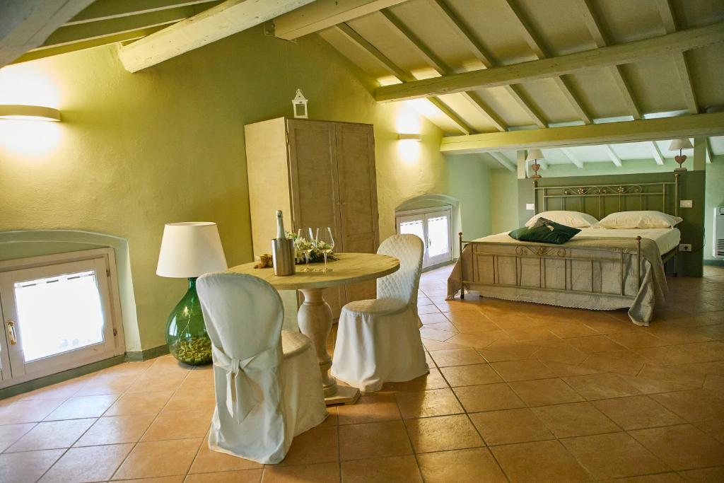a bedroom with a bed and a table and chairs at Vecchio Granaio in Pisa