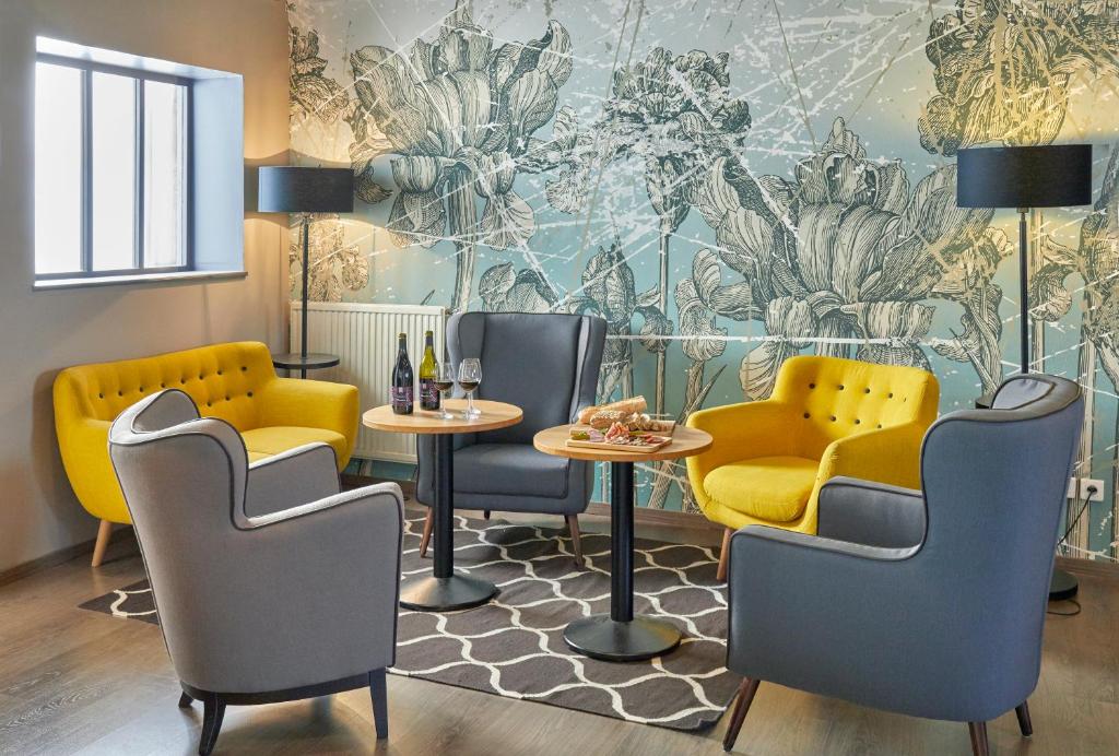 Posezení v ubytování Logis Hotel Le Nouvel