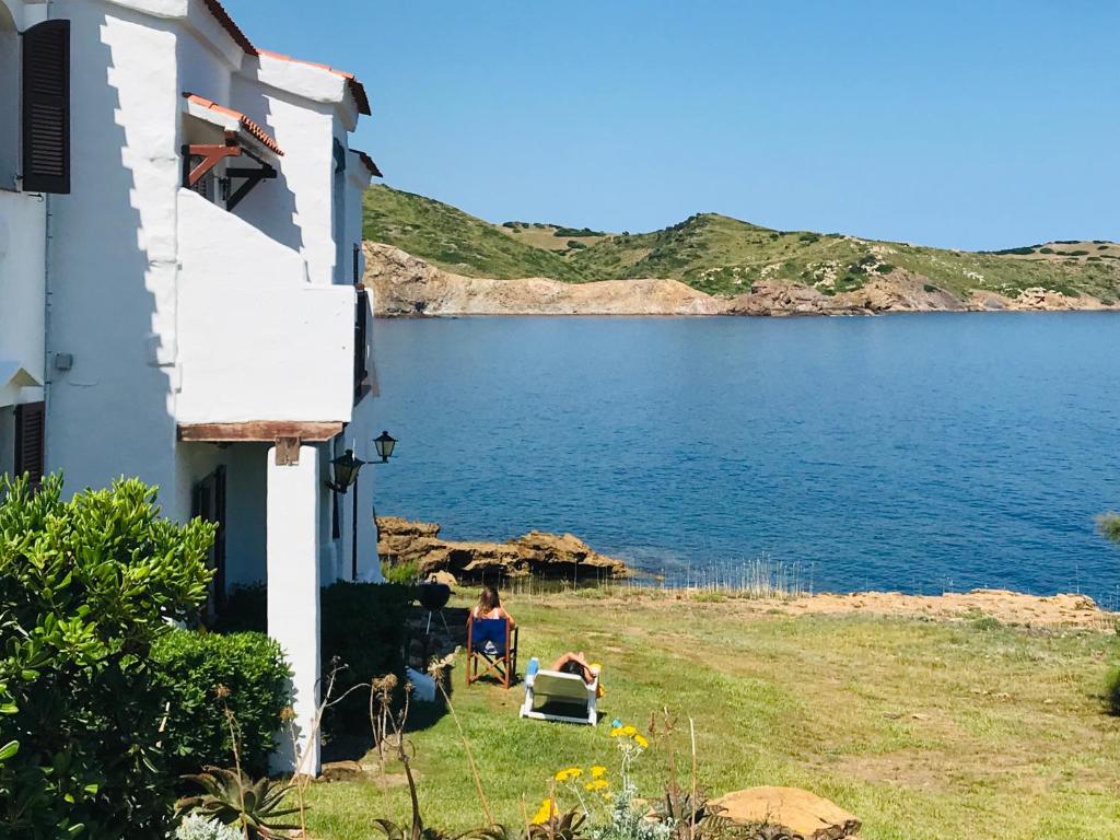 Apartamento en el mar con terraza, Fornells – Tarifs 2023