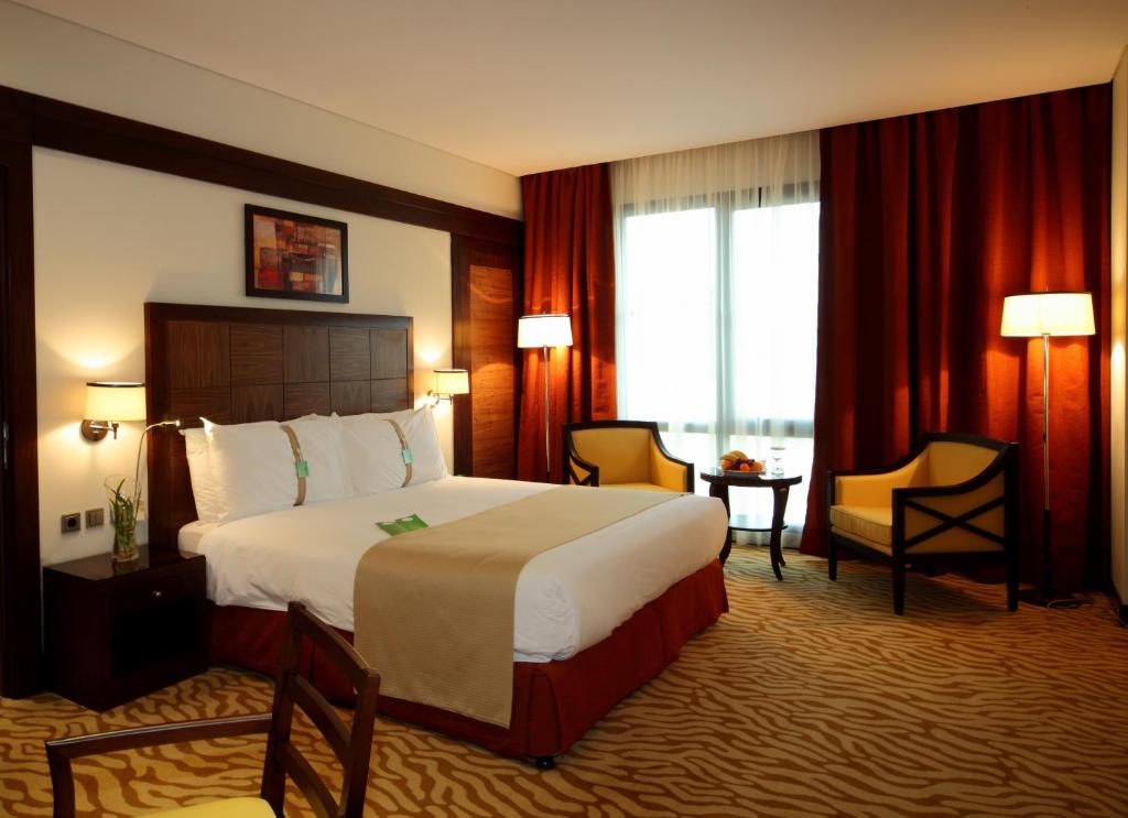 HOLIDAY INN OLAYA
