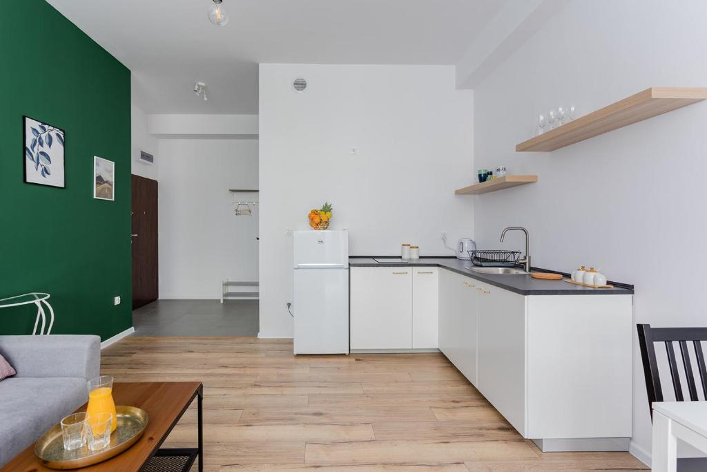 Kuchyňa alebo kuchynka v ubytovaní Open Lakes Apartamenty Giżycko