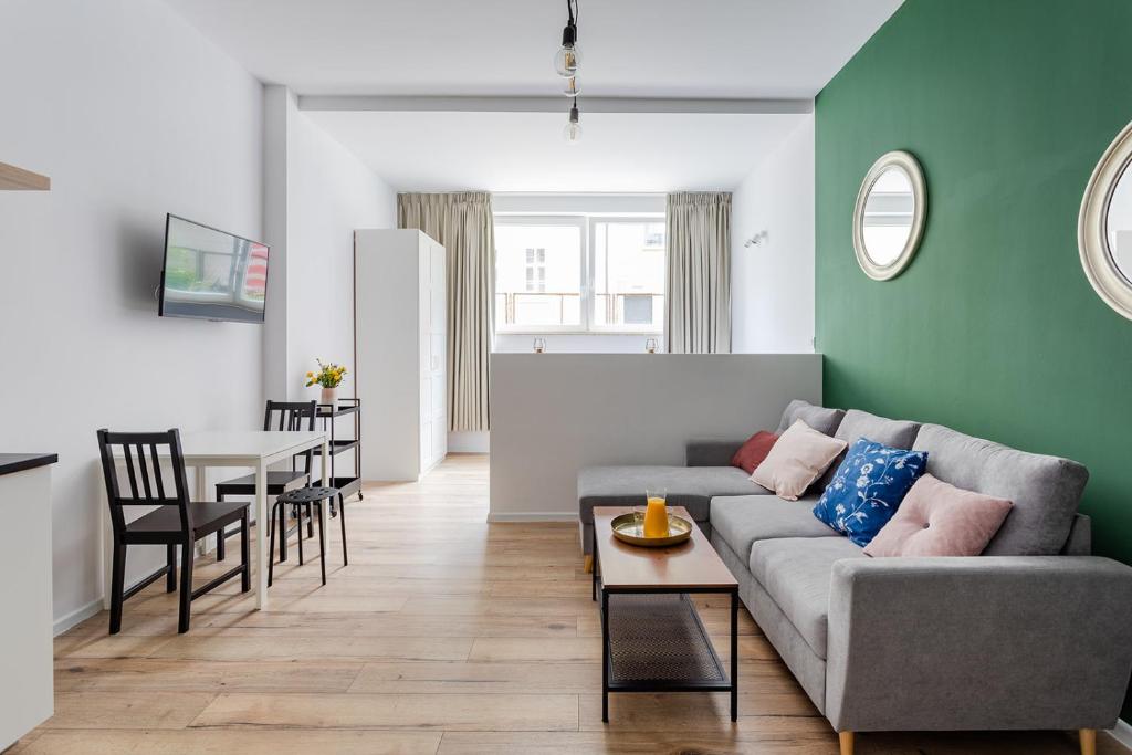 Televízia a/alebo spoločenská miestnosť v ubytovaní Open Lakes Apartamenty Giżycko