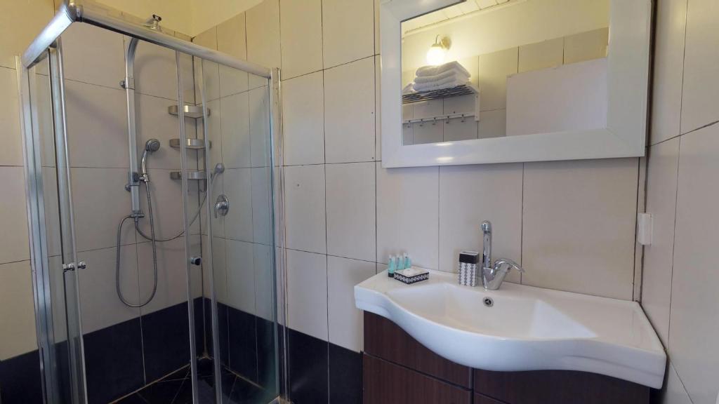 Bagno di Shkutai Hottub Arava