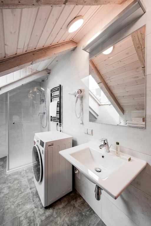 Small attic rooms in Kaunas old town - Chambre Avec Lit Double