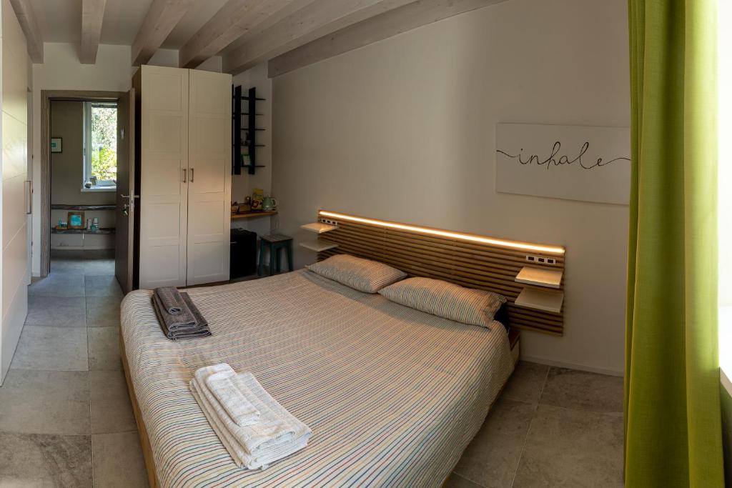 Postel nebo postele na pokoji v ubytování Le Scuderie B&B
