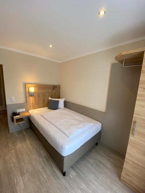 Postel nebo postele na pokoji v ubytování Hotel Rosenbusch
