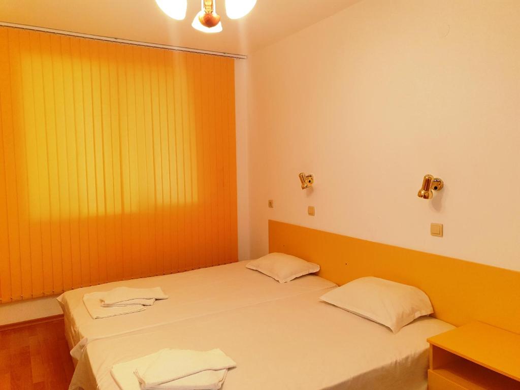 Postel nebo postele na pokoji v ubytování Lazur 1-5 Apartments Complex