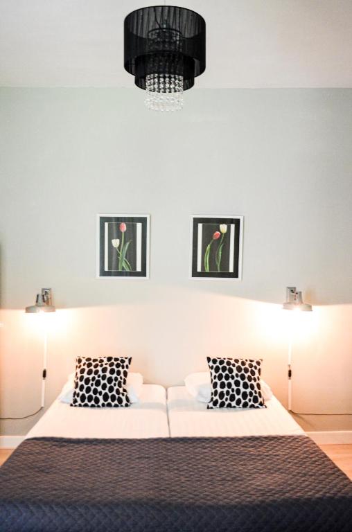 
Triple Room with Shared Bathroom
