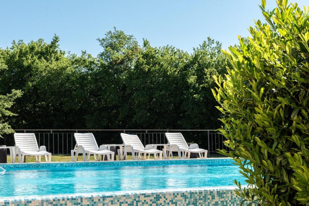 Bazén v ubytovaní Hotel Tomažići alebo v jeho blízkosti