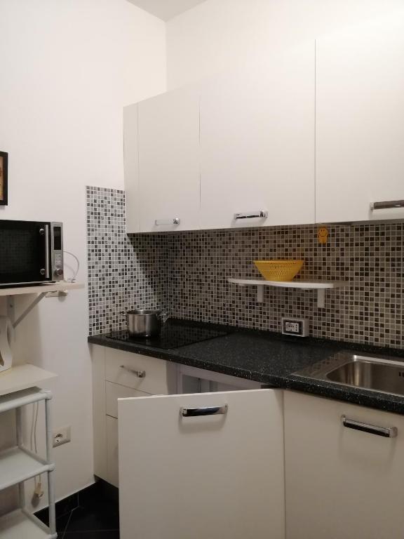 Kuchyň nebo kuchyňský kout v ubytování Affittacamere Sardegna Sole e Mare