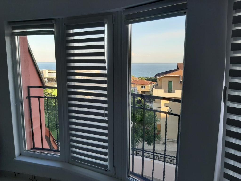 A general sea view or a sea view taken from Az apartmant