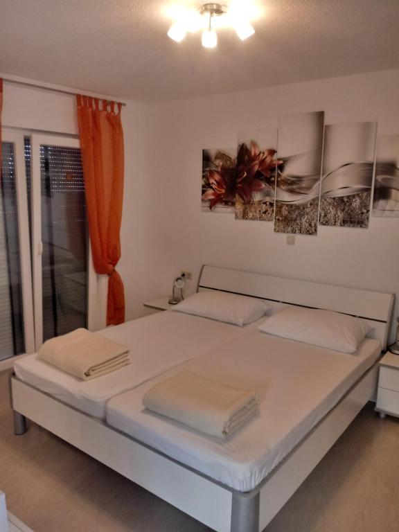 Posteľ alebo postele v izbe v ubytovaní Apartment Elena