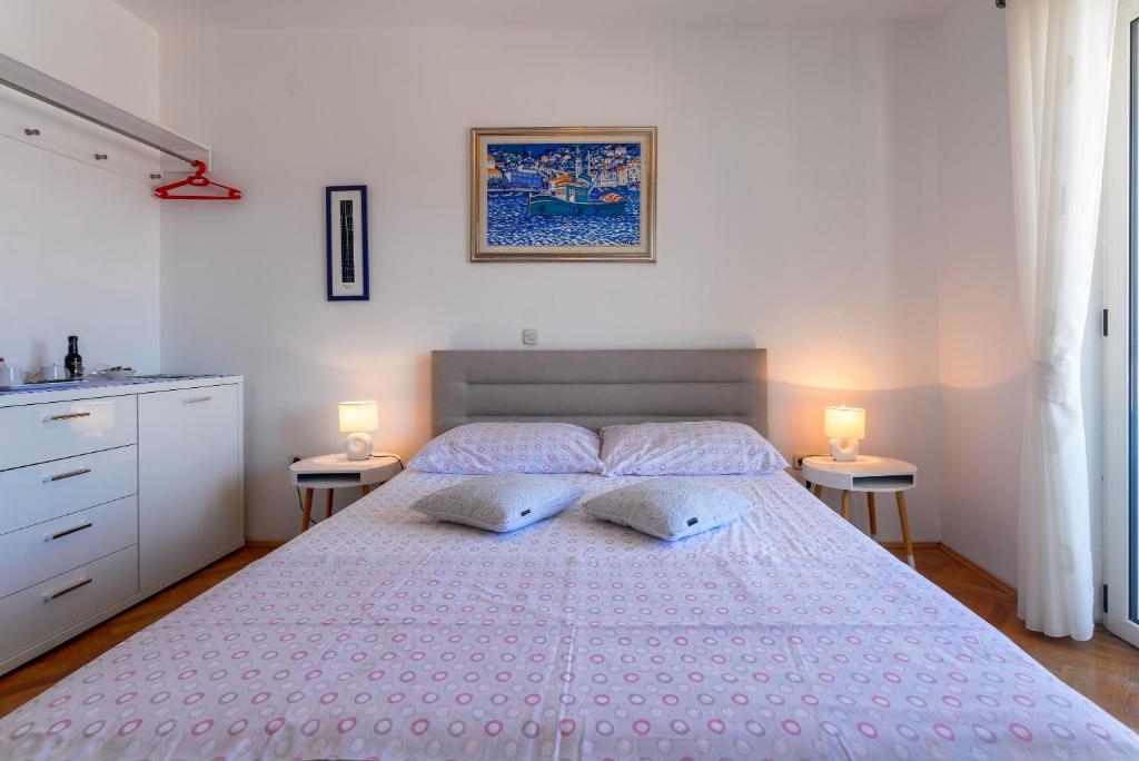 Postel nebo postele na pokoji v ubytování Apartments Jakic