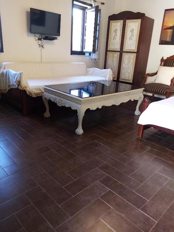 Postel nebo postele na pokoji v ubytování Traditional Apartments Plagiaki