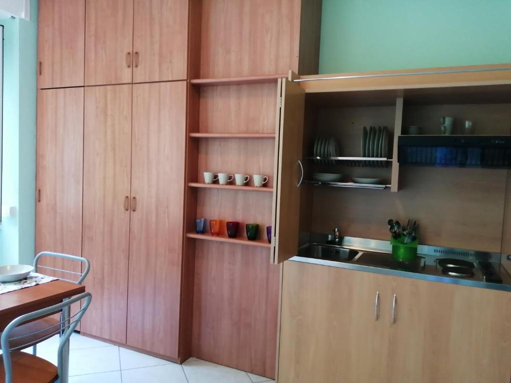 Kuchyň nebo kuchyňský kout v ubytování LAGO DI COMO LAKE APARTMENT CASA VACANZe