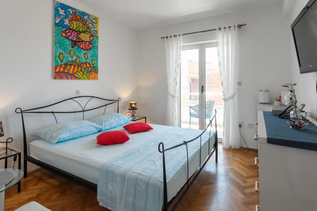Postel nebo postele na pokoji v ubytování Apartments Jakic 1
