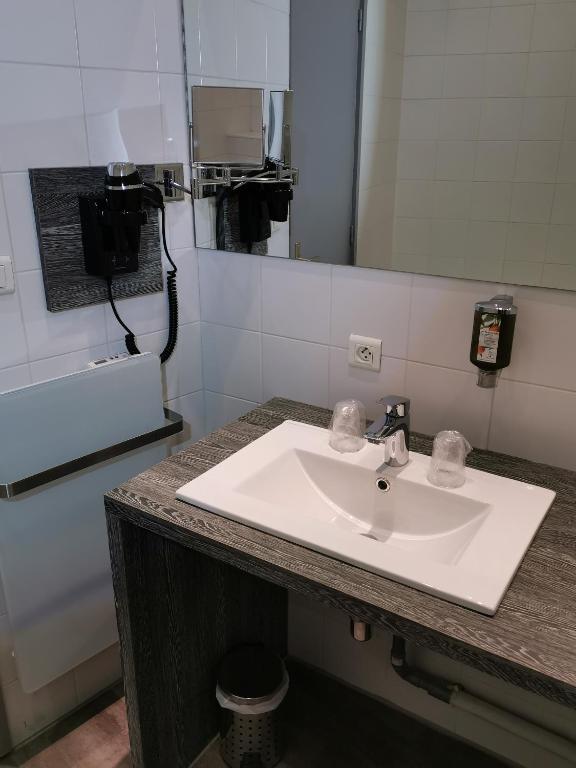 Kuchyň nebo kuchyňský kout v ubytování Hotel de Paris