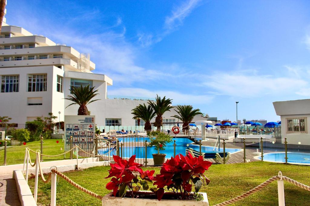 Bazén v ubytování Villa Mar First line Playa Las Americas nebo v jeho okolí