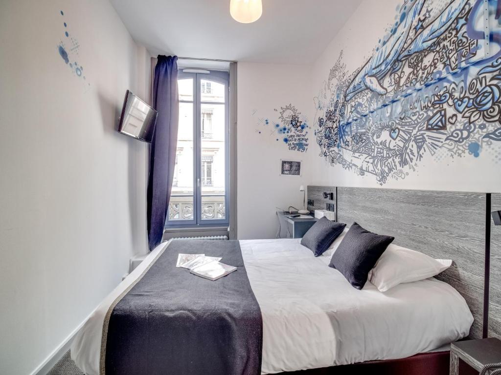 Postel nebo postele na pokoji v ubytování Hotel de Paris